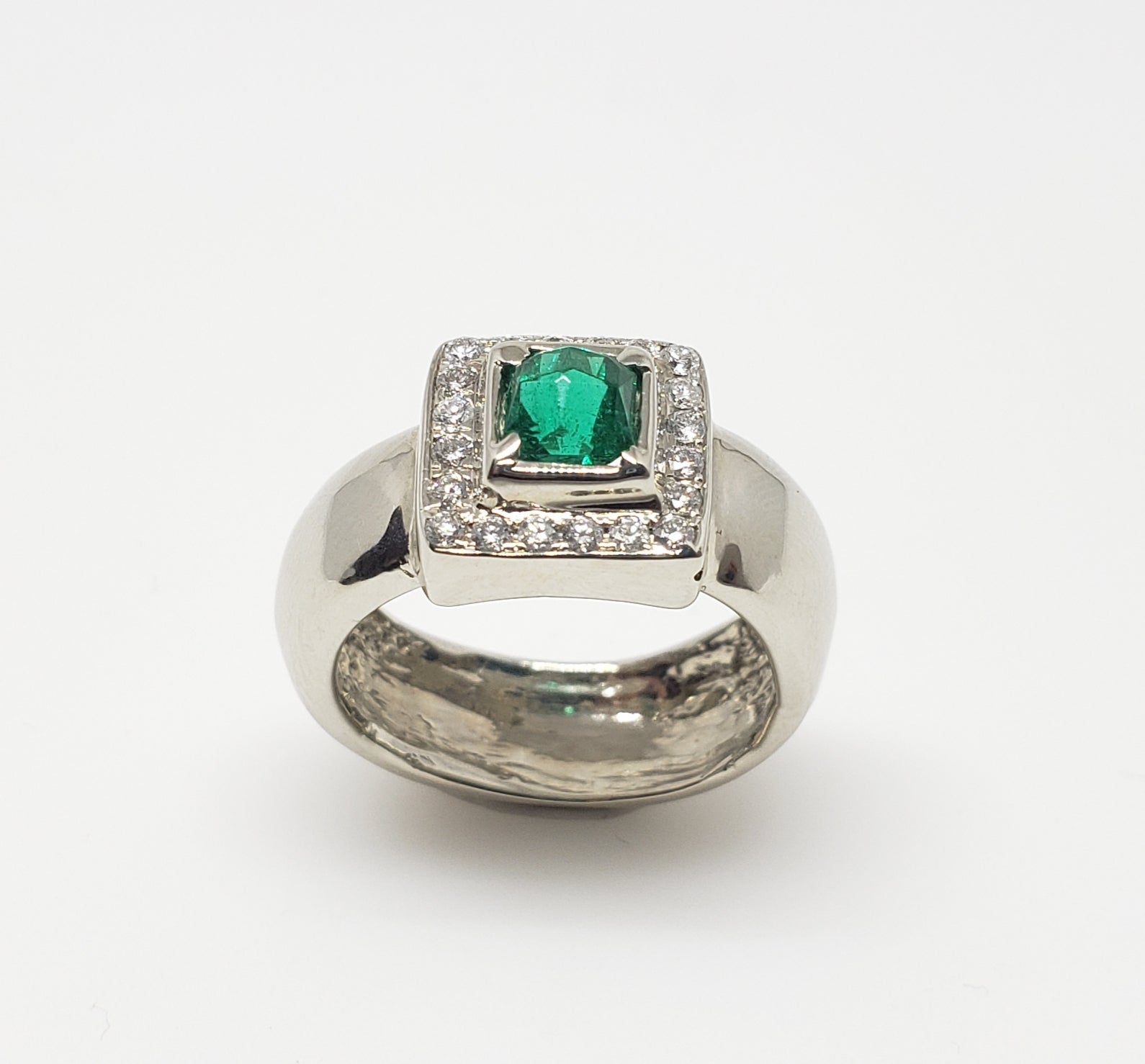 White Gold Emerald Ring