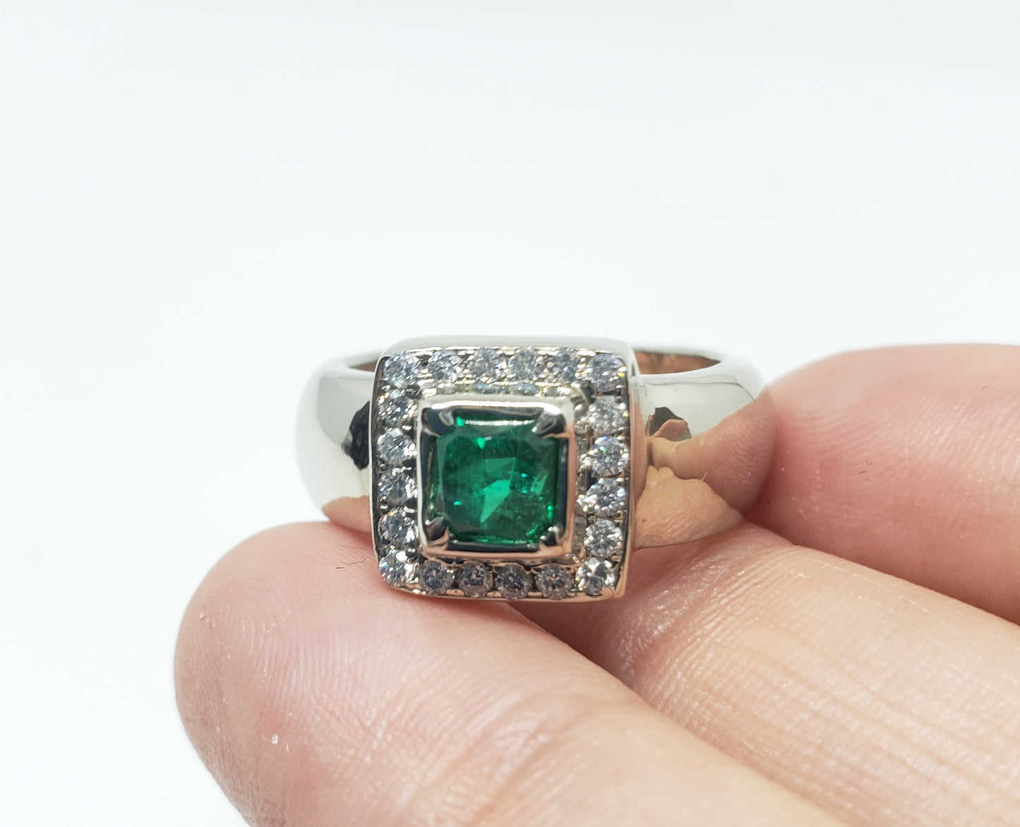 Emerald & Diamond Ring 14 White Gold - Size 7