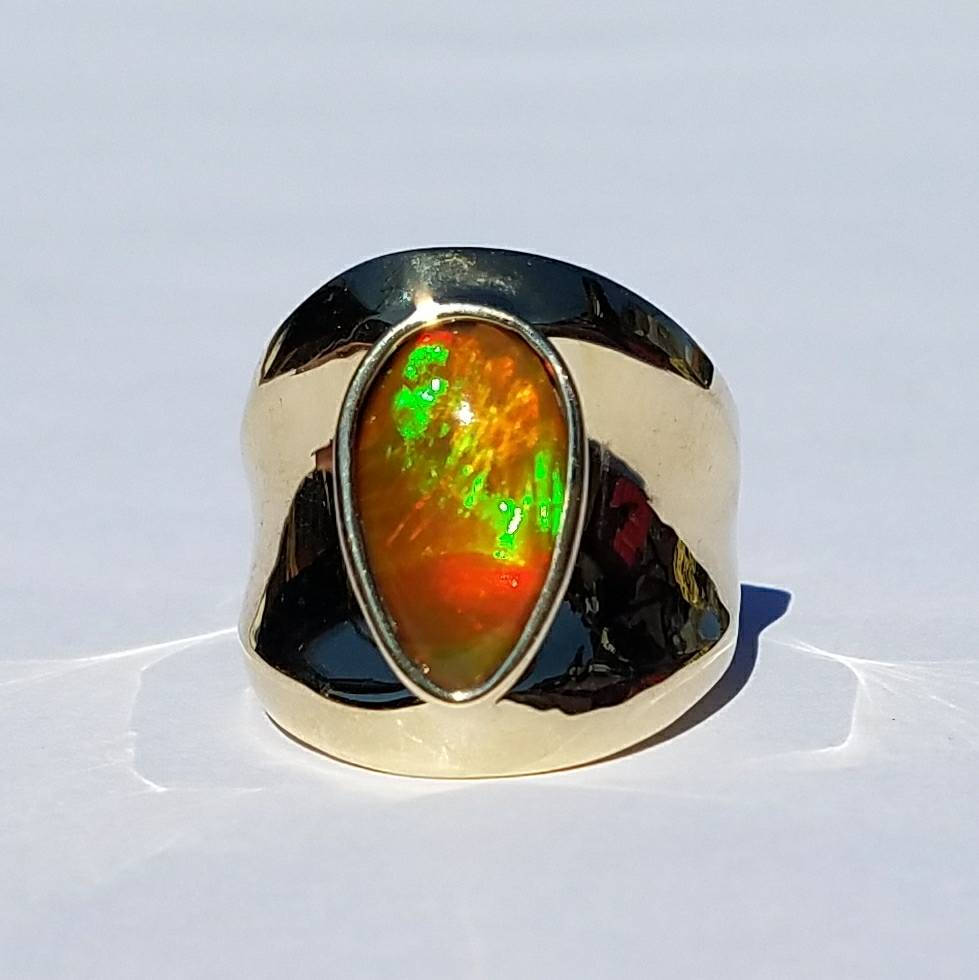 Gold Opal Ring 14k Gold - Size 7.5 #1502