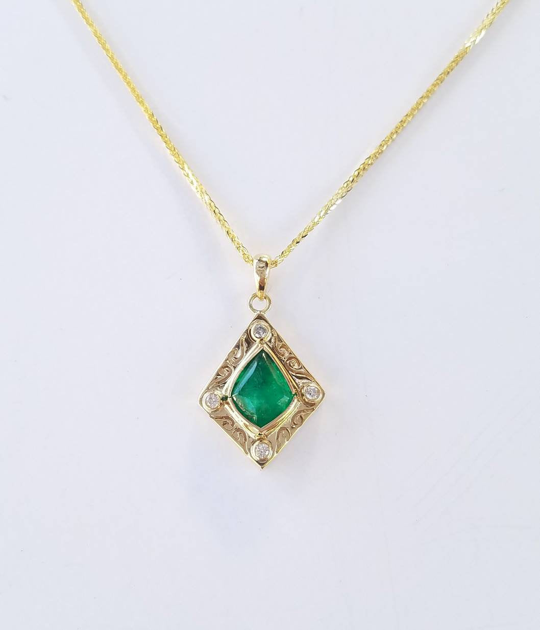 Emerald Gold Pendant Necklace