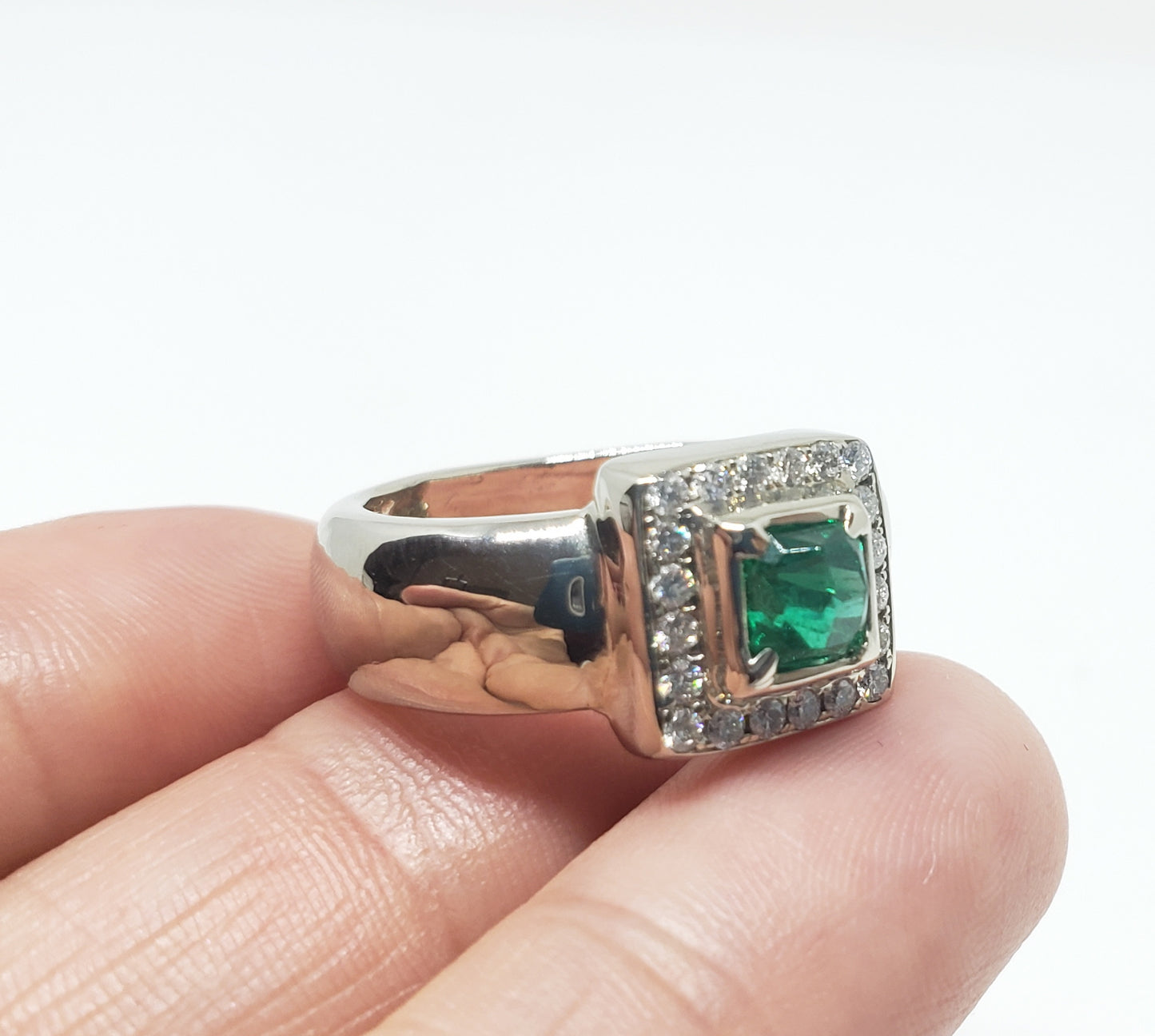 Emerald & Diamond Ring 14 White Gold -  Size 7
