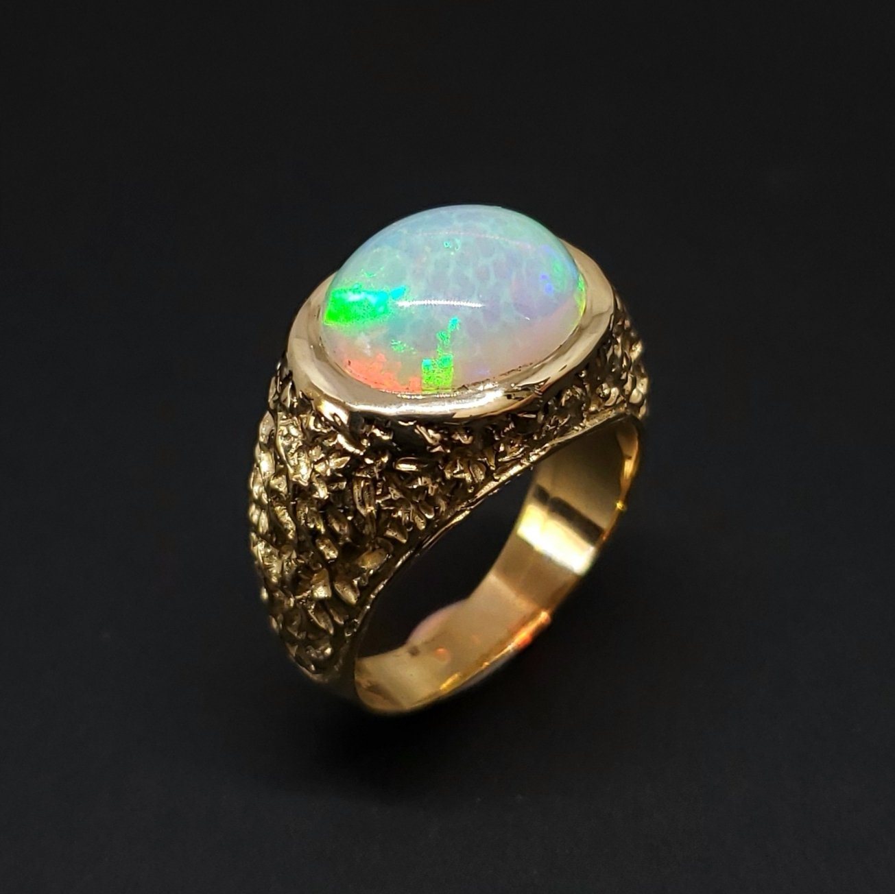 14 karat gold store opal ring