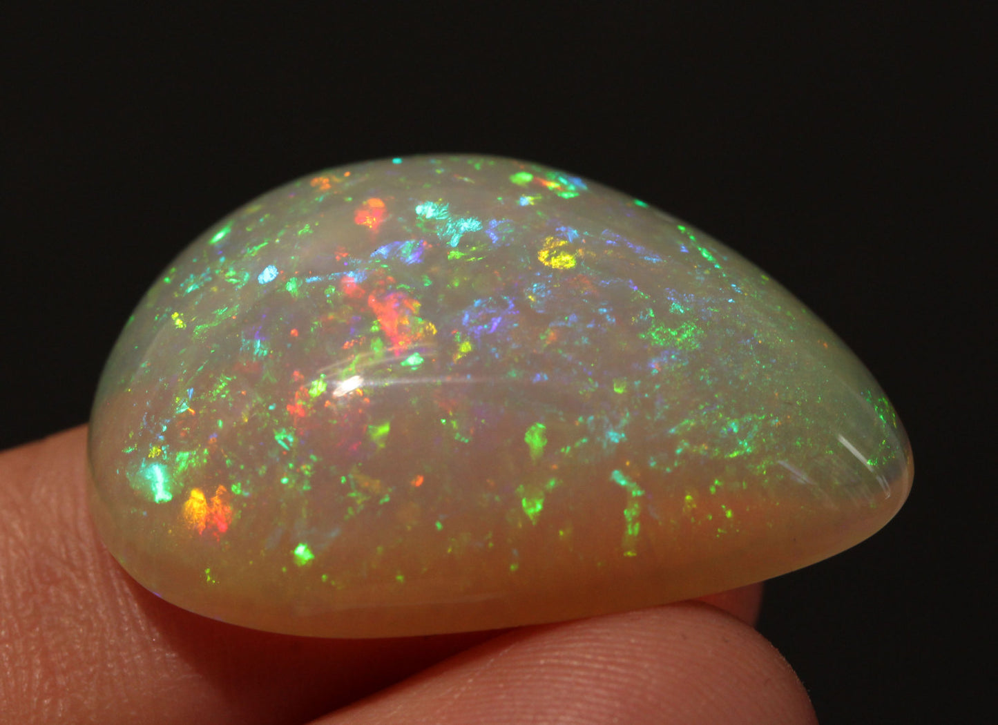 Opal with Bright Color Patterns 21 Carats #1467